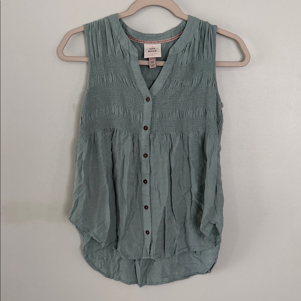 Knox Rose Mint Green Sleeveless Smocked Button-Front Top